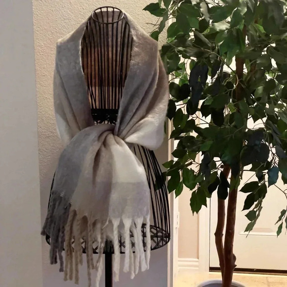 Express Blanket Scarf Neutral Colors Grey, Cream, Pink, Brown & Fringe Ends - Picture 6 of 15